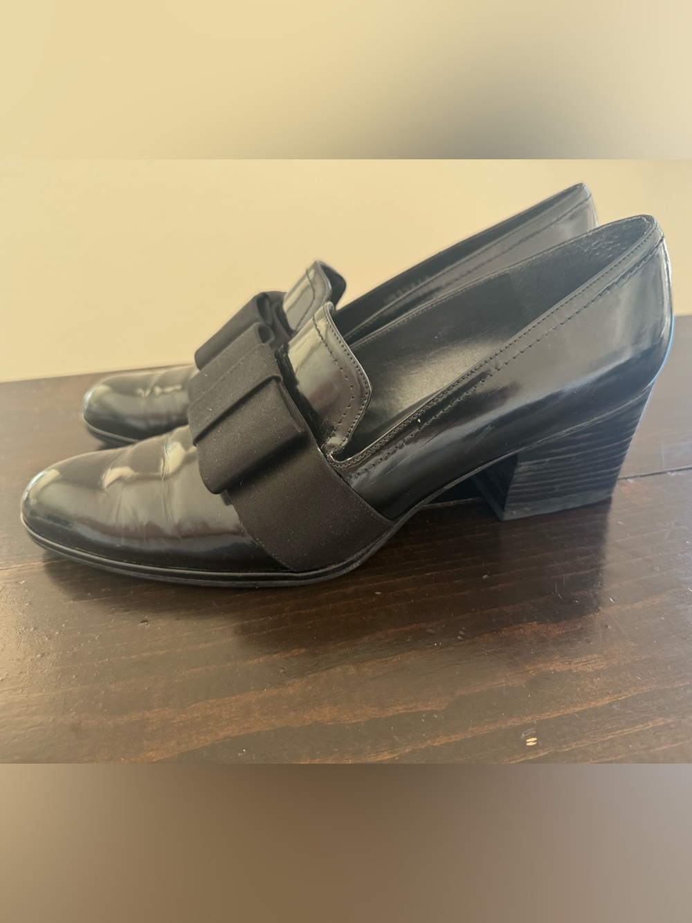 Stuart Weitzman Black Patent Loafers with Bow size 9 narrow